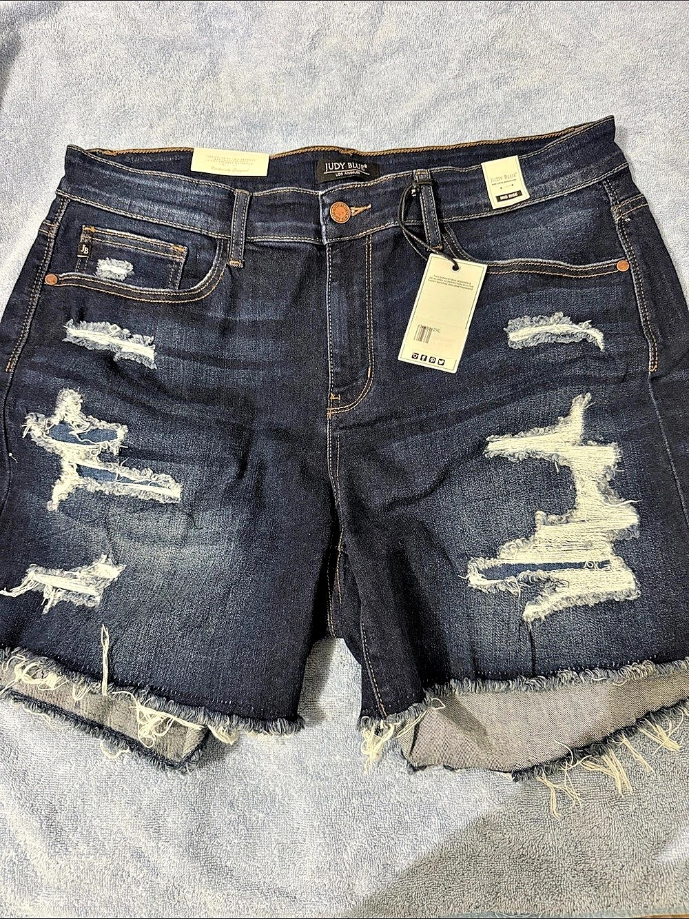 Judy Blue Mid Rise Distressed Jean Shorts in Blue 2XL NWT